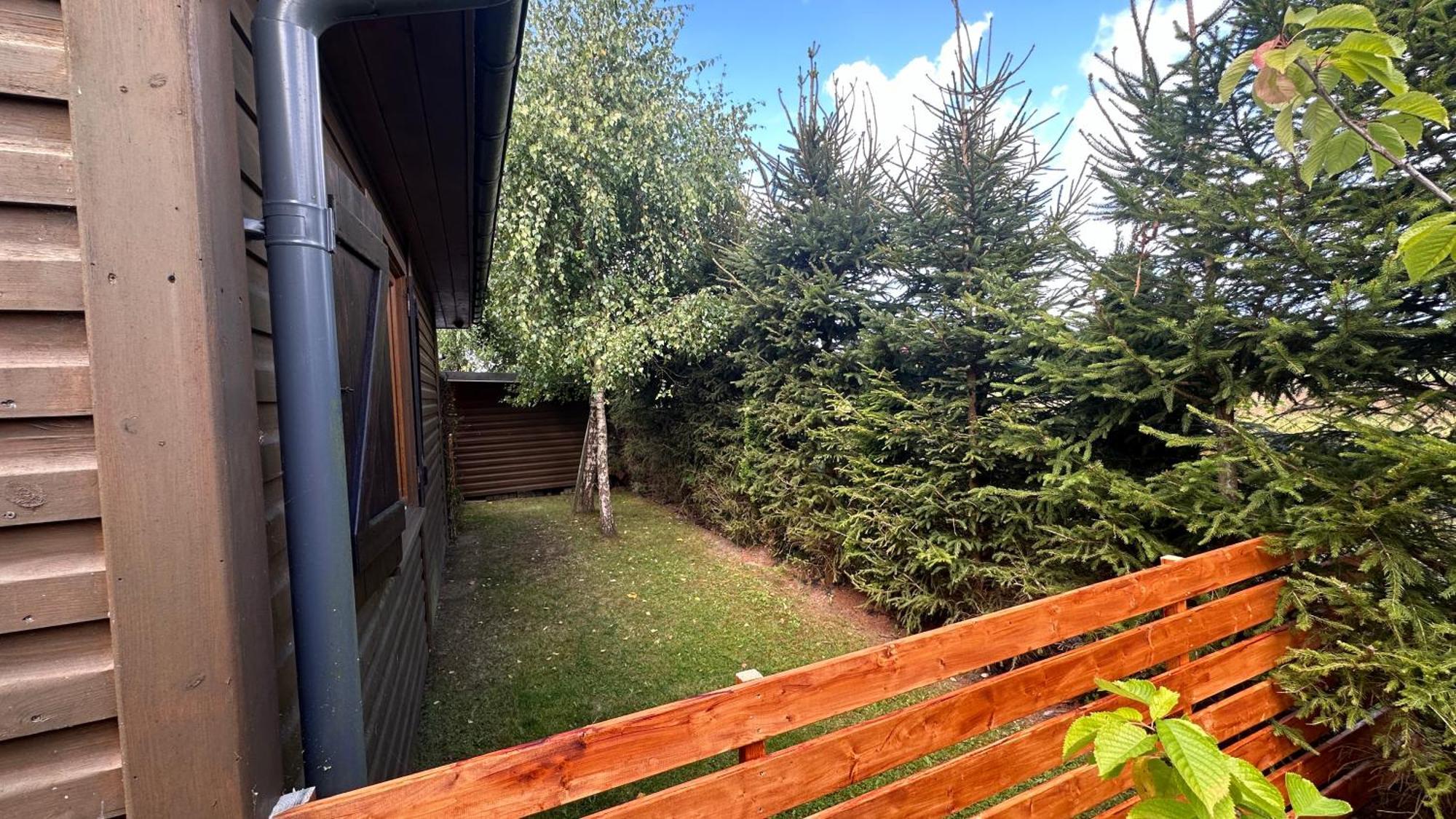 Caloroczne Domki Nad Morzem I Jeziorem Jezierzany Esterno foto